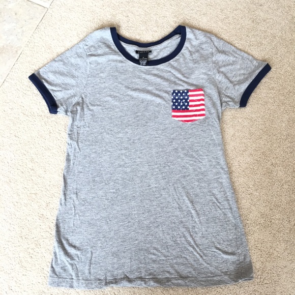 Rue21 Tops - Rue21 Mini American Flag Pocket Gray Tee - Medium